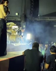 Escalofriante caída en vivo de Paco Amoroso en Ciudad de México 🎤