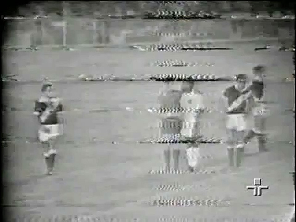 Pelé convierte su gol Nº 1000