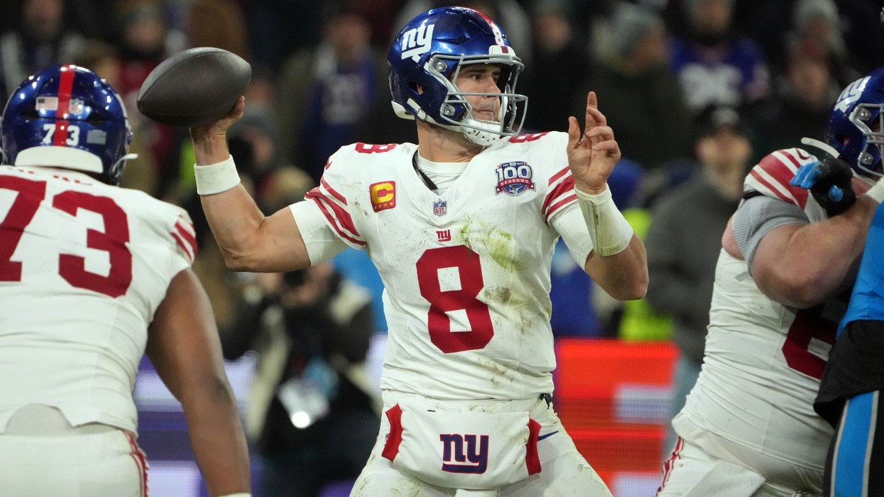 Giants Bench Daniel Jones, Tommy DeVito Set to Start vs. Bucs