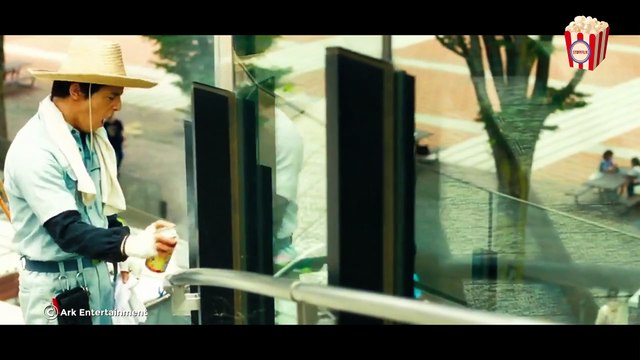 A young mute janitor pretends to be a musician, meets a blind pianist, and they fall in love