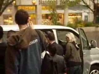 simple plan en seance de dedicaces a bruxelles(23/04/08)