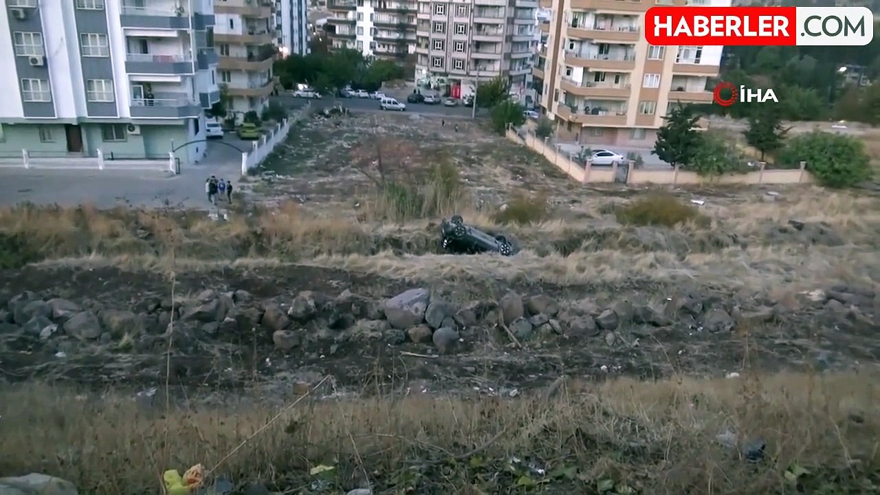 Şanlıurfa'da Otomobil Şarampole Devrildi, Çocuklar Tehlike Atlattı