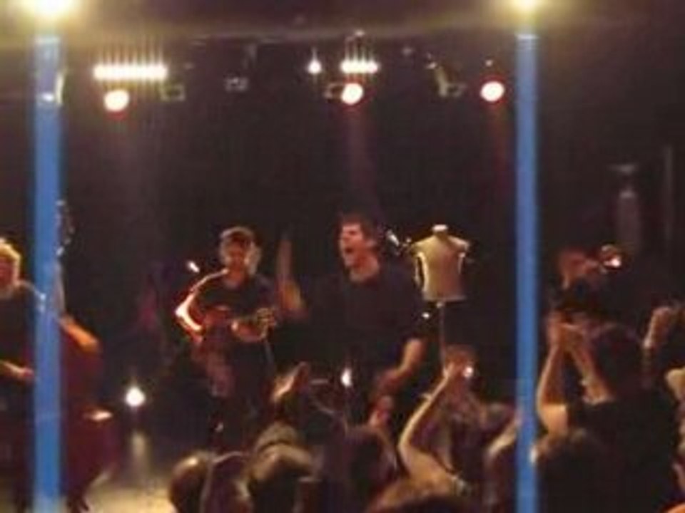 COURIR LES RUES : "Chanson Sportive"