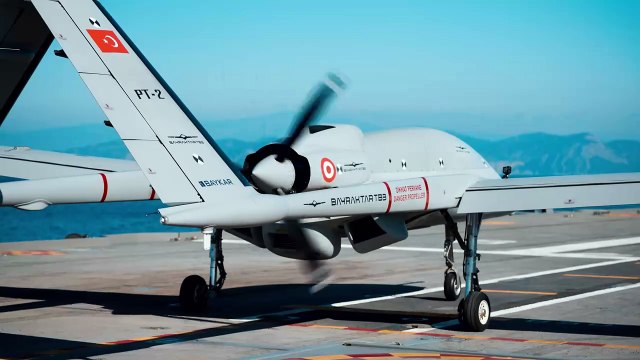 Bayraktar TB3 kısa pistli gemiden iniş kalkış yapmayı başaran ilk İHA oldu