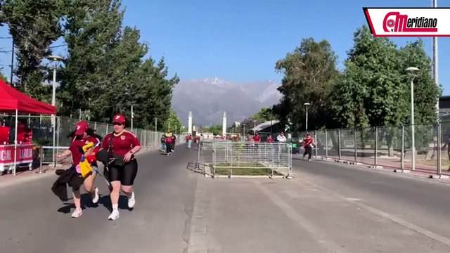¡La llegada de los primeros hinchas venezolanos al Estadio Nacional Julio Martínez Prádanos!
