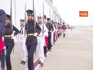 Meloni arriva a Buenos Aires, ad attenderla una banda tradizionale con tamburi e trombe