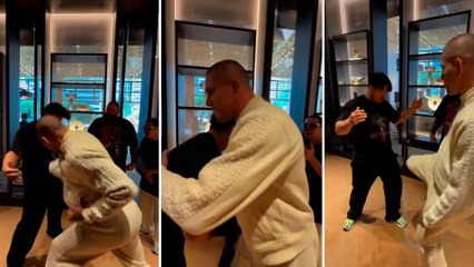 Alex Pereira Unexpectedly Strikes Fan During Event 😮