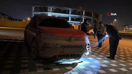 Aracında vurulmuş halde yaralı olarak bulundu