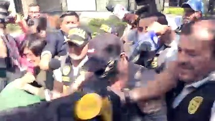 Juez ordena capturar a hermano de presidenta de Perú acusado de corrupción