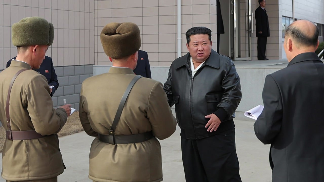 김정은, 지방공장 건설 현장 시찰...지방 행보 계속 / YTN