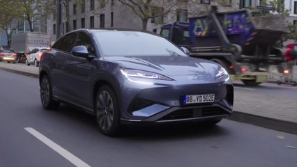 BYD SEALION 7 Driving in the city