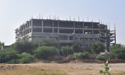 निर्माणाधीन 190 बेड के अस्पताल भवन का 60 फीसदी काम भी पूरा नहीं, जनता सुविधाओं से महरूम