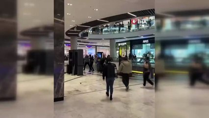 İŞTE O ANLAR: Yer: Bursa... AVM'de köpek kavgası!