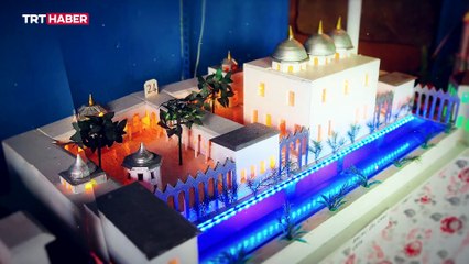 Hadisten etkilenerek minyatür camilerin ustası oldu