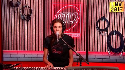 LIVE - Charlotte Cardin interprète "White Flag" dans #LeDriveRTL2 (19/11/24)