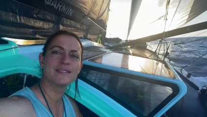 Vendée Globe 2024 - Justine MettrauxTeamwork / Team Snef  croise un banc de dauphins