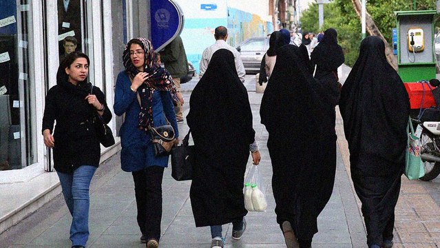 مصحات نفسية لرافضات الحجاب تثير الجدل بإيران