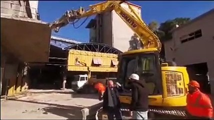 [VIDEO] Pescara, avviati i lavori di demolizione dell'ex cementificio