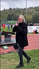 Funziona l'abbinata musica+calcio all'Angelini, Riccardo Fogli dedica Pensiero a Michael Luciani