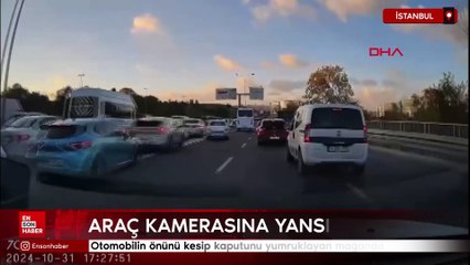 İstanbul'da otomobilin önünü kesip kaputunu yumruklayan maganda