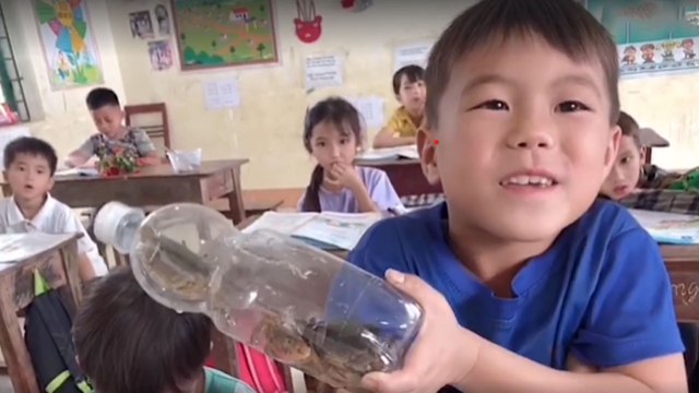 Món quà 20/11 tặng cô giáo gây sốt mạng xã hội của cậu học trò ở Lào Cai