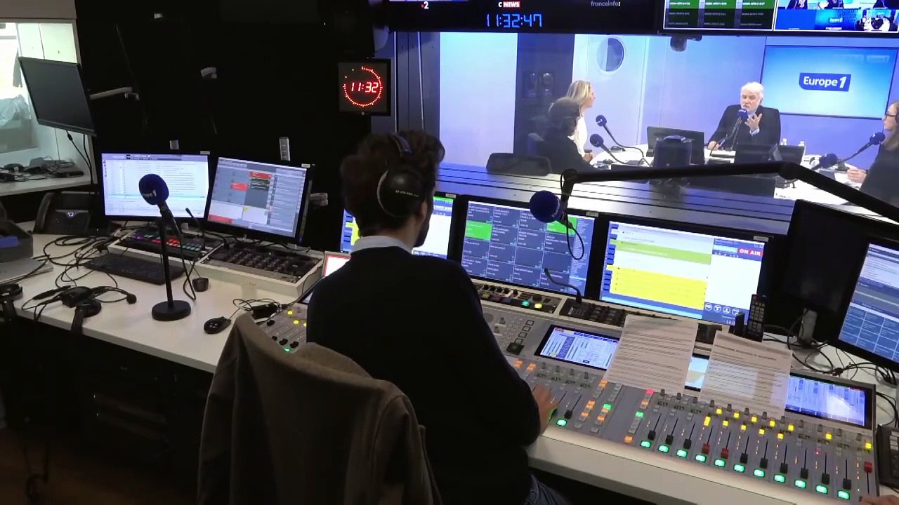 Pascal Praud et vous - «Il y a plus de personnes qui meurent après des attaques de dauphins (que de requins)», explique Maud Fontenoy