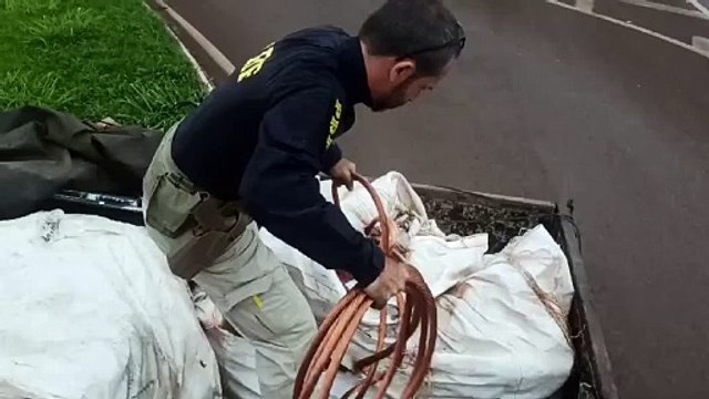 PRF apreende caminhão com carga de fios de cobre de origem duvidosa em Catanduvas