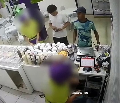 Bandidos armados tomam sorvete e levam dinheiro e celulares no Imbuí