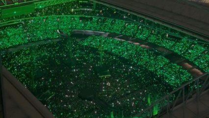 Girl syncs apartment lights to Coldplay's 'Clocks' as concert echoes over Melbourne Stadium