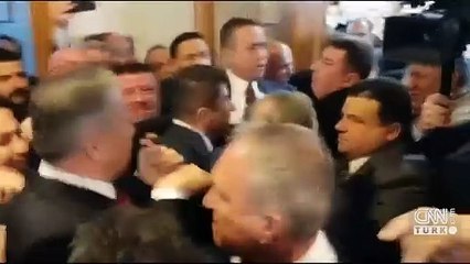 SON DAKİKA: Meclis'te Bakan Yerlikaya'nın önüne barikat! AK Parti'den ilk tepki...