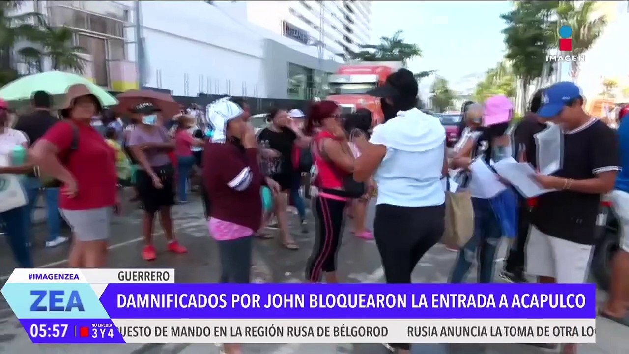 Damnificados por el huracán John cierran la costera Miguel Alemán