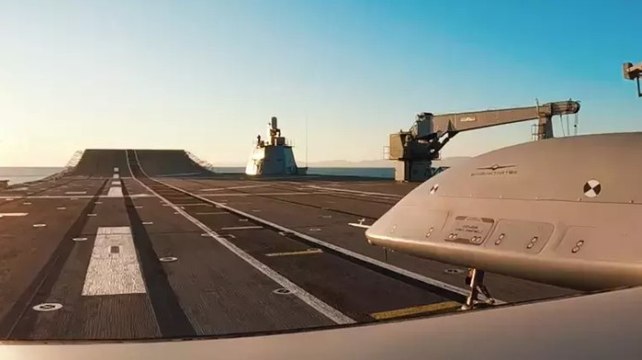 Selçuk Bayraktar tarihi uçuşu sosyal medya hesabından paylaştı