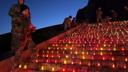 1.000 bougies allumées à Kiev pour autant de jours de guerre en Ukraine