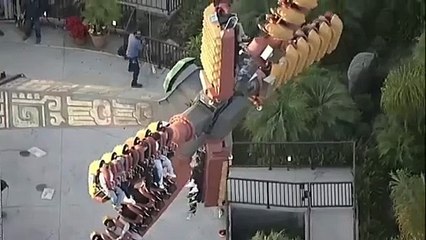 Carrosel para durante mais de duas horas no ar com 22 pessoas a bordo