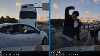 Yol tartışmasında otomobilin önünü kesip kaputunu yumrukladı