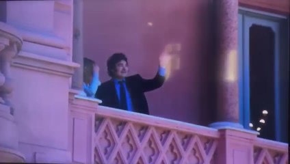 Italia-Argentina, Meloni e Milei salutano folla alla Casa Rosada - Video