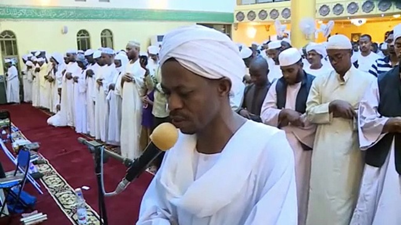 وَلَا جُنَاحَ عَلَيْكُمْ أَن تَنكِحُوهُنَّ إِذَا آتَيْتُمُوهُنَّ أُجُورَهُنَّ