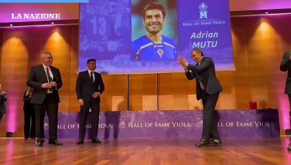 Hall of Fame Viola, la premiazione di Adrian Mutu