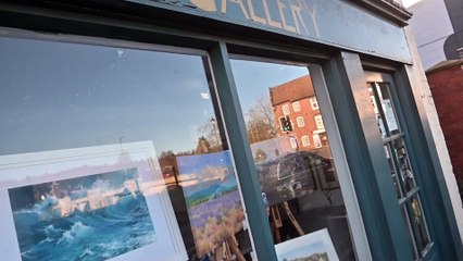 Bridgnorth artist paints Shropshire in the snow, and even better you can purchase copies for Christmas cards.