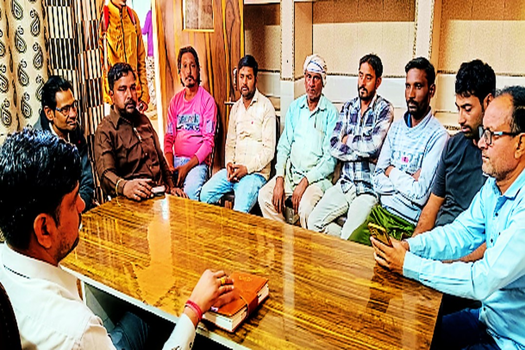 नगर पालिका बनी अखाड़ा: पार्षदों व ईओ के बीच जमकर हुई नोकझोंक .... देखें वीडियो