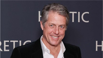 Hugh Grant “vieux” papa de 64 ans : il plaisante sur sa paternité tardive