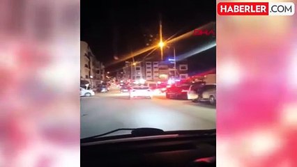 Polislere saldırı mahalleliyi sokağa döktü: Saldırganın iş yeri taşlandı