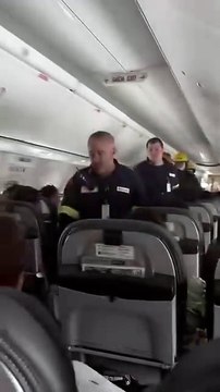 Fumaça em banheiro faz avião interromper trajeto e voltar para aeroporto de Florianópolis