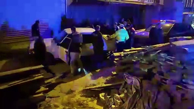 Polisin 'dur' ihtarına uymayan ehliyetsiz sürücüye, 25 kilometrelik takibin sonunda 58 bin TL cezaBURSA'nın İnegöl ilçesinde, polisin 'dur' ihtarına uymayarak kaçan sürücü, 25 kilometre süren takibin ardından yakalandı. Ehliyetsiz olduğu tespit edilen sür