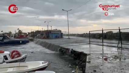 Şiddetli lodos nedeniyle İstanbul’da deniz taştı!