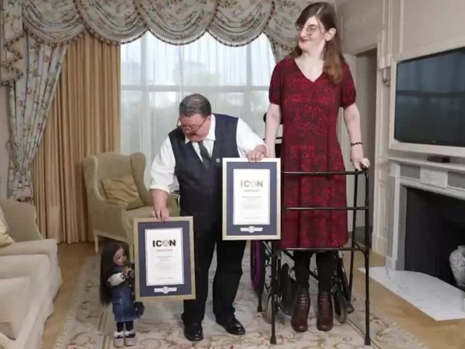 Größte und kleinste Frau der Welt treffen erstmals aufeinander