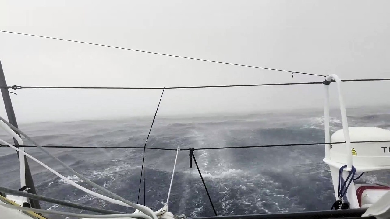Vendée Globe 2024 - Du vent et de la pluie dans le Pot-au-Noir pour Sébastien Simon / Groupe Dubreuil