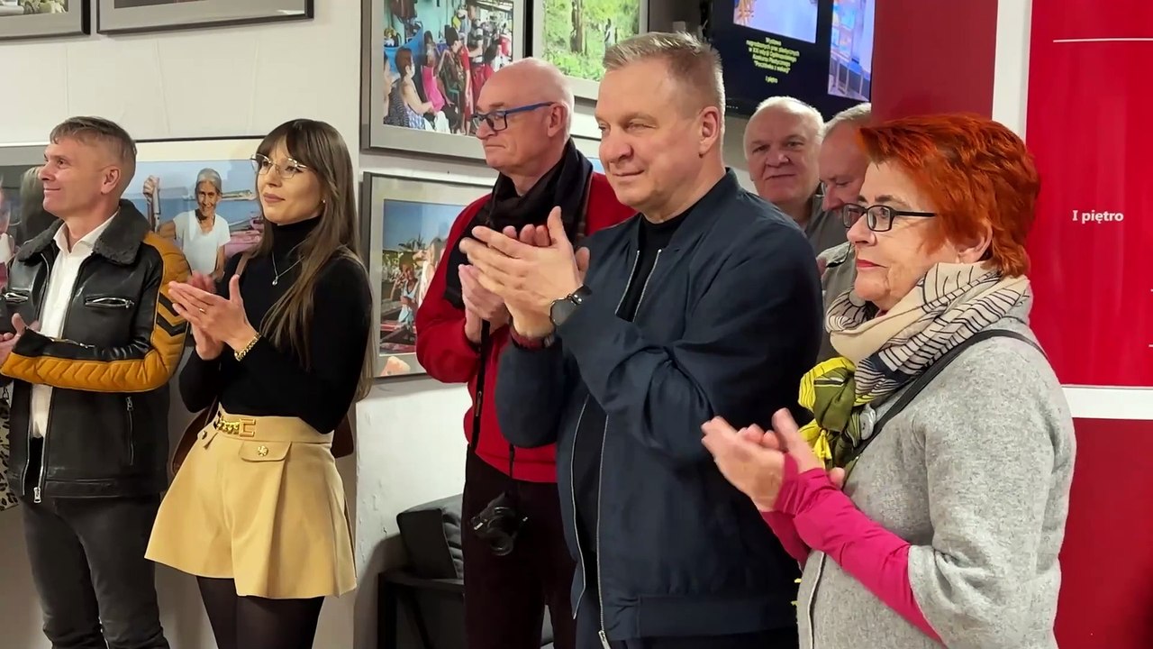 Wystawa fotografii Czesława Polcyna "Filipiny..." otwarta w Miejskiej Bibliotece w Radomsku