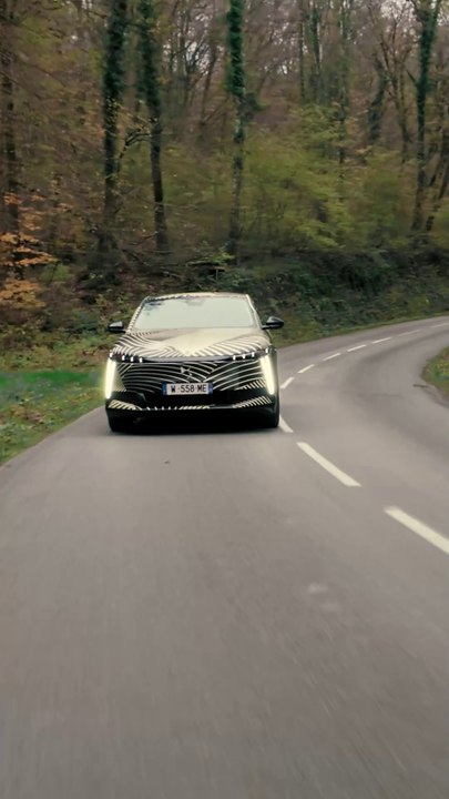 DS dévoile sa DS 8 E-Tense