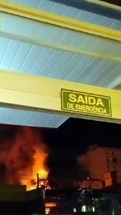 Princípio de incêndio em casa de espetinho mobiliza Corpo de Bombeiros na Avenida São Carlos